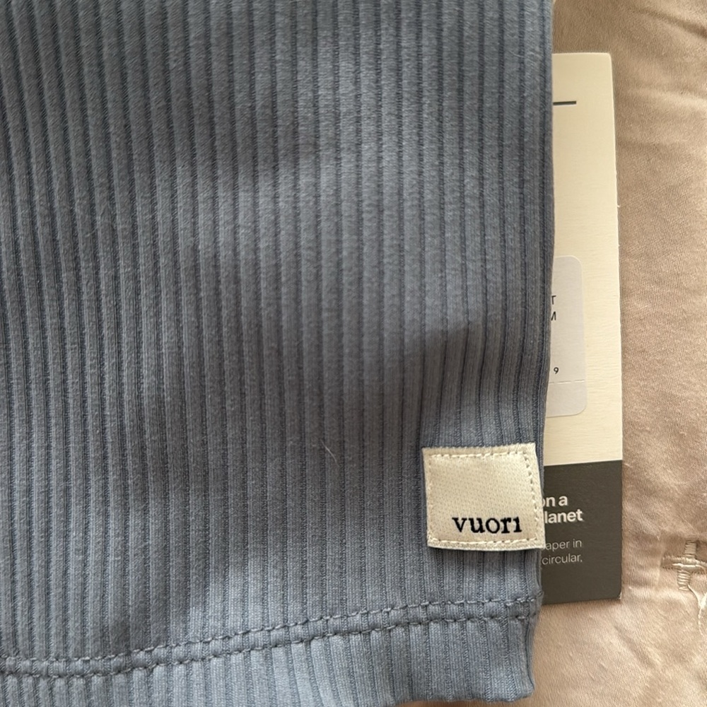 Vuori Cropped Tank, Cross back straps, v-neck, size M - Picture 4 of 4